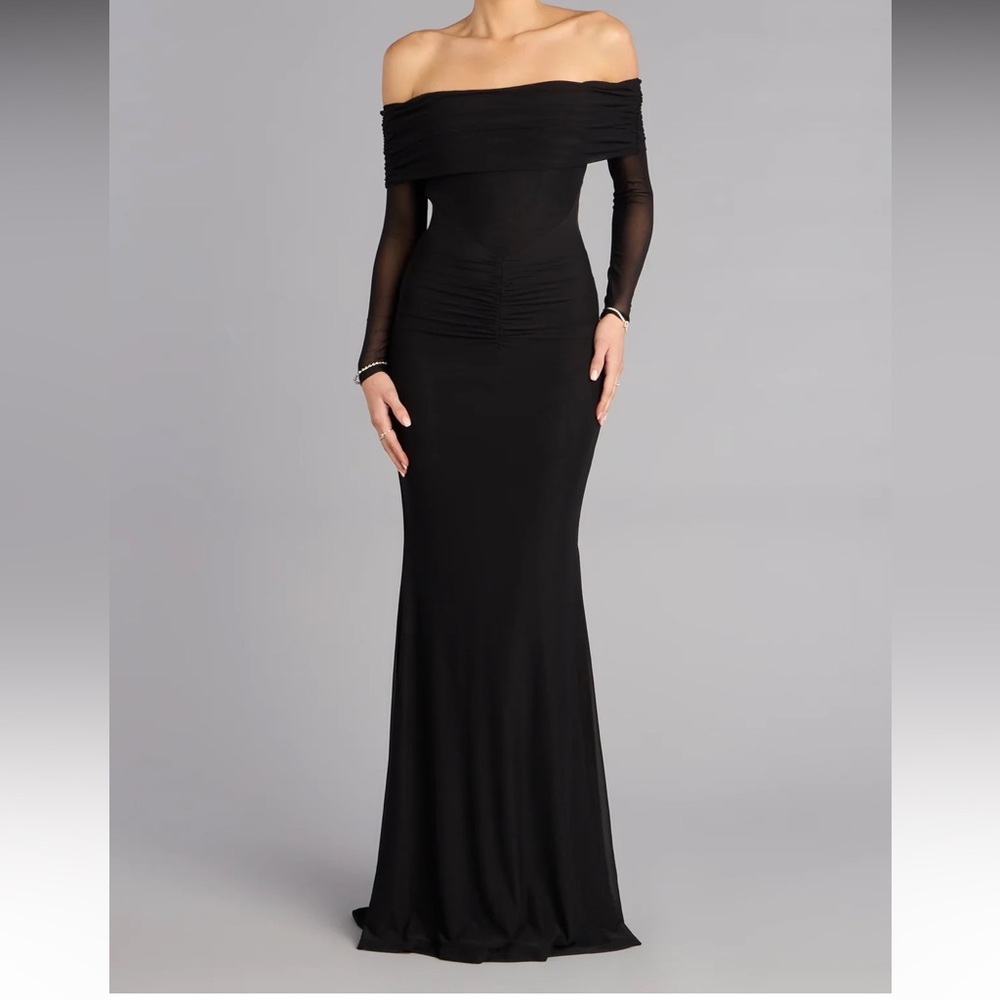 Windsor “Cara Mesh Off-Shoulder Mermaid Formal Dress”